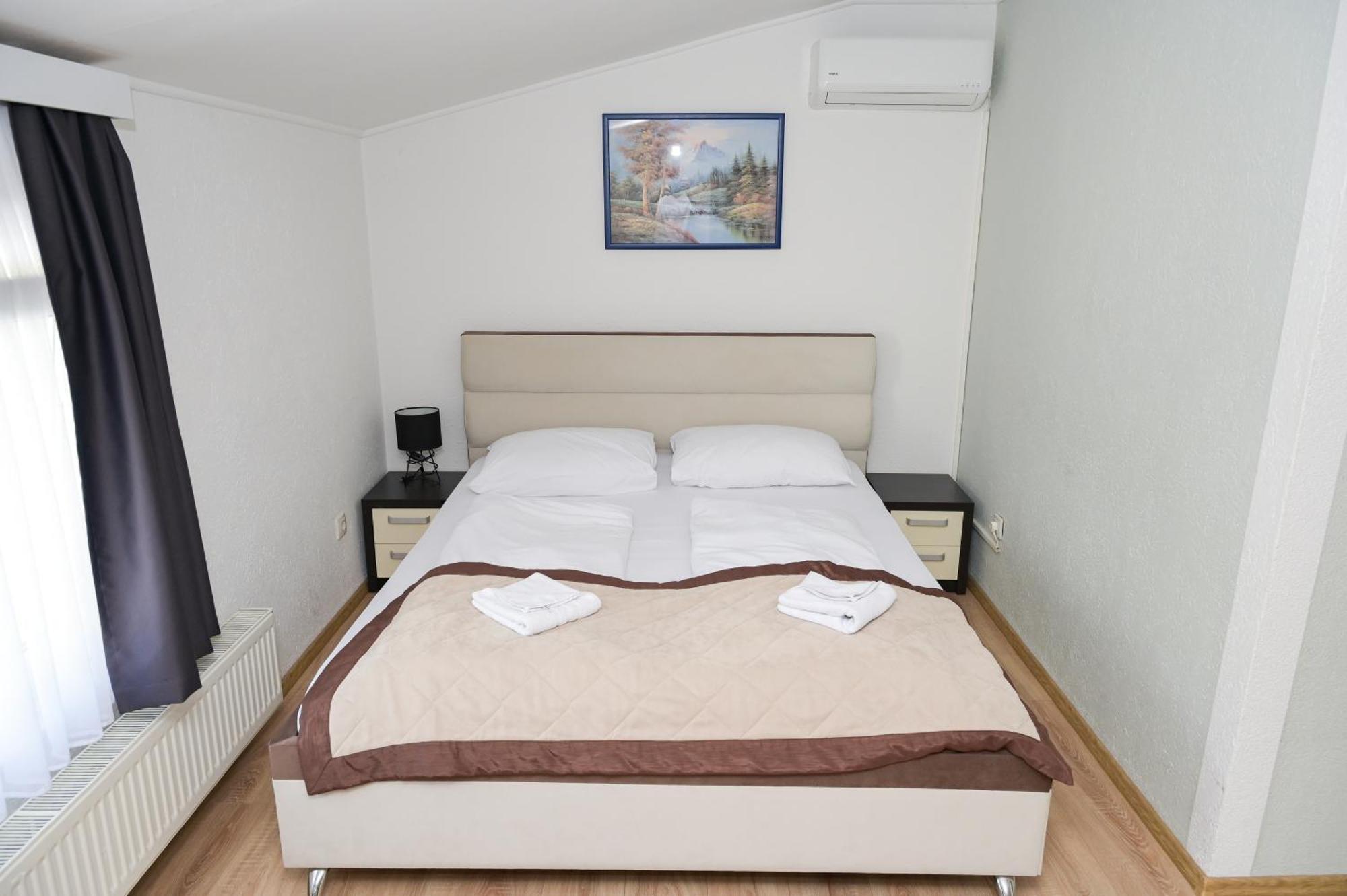 Motel Plaza 亚伊采 外观 照片